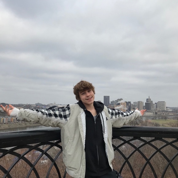 Meet your Posher, Austin - Picture 1 of 1